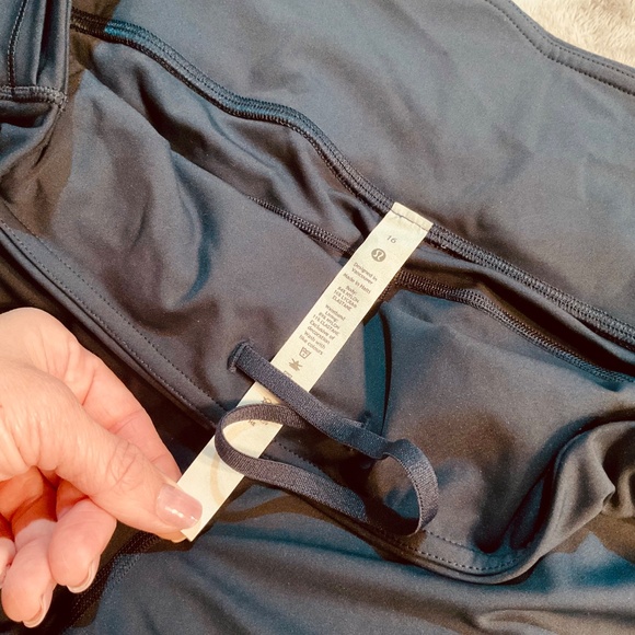 Plus size Gray LuLuLemon Wunder Train High Rise shorts - Picture 4 of 4